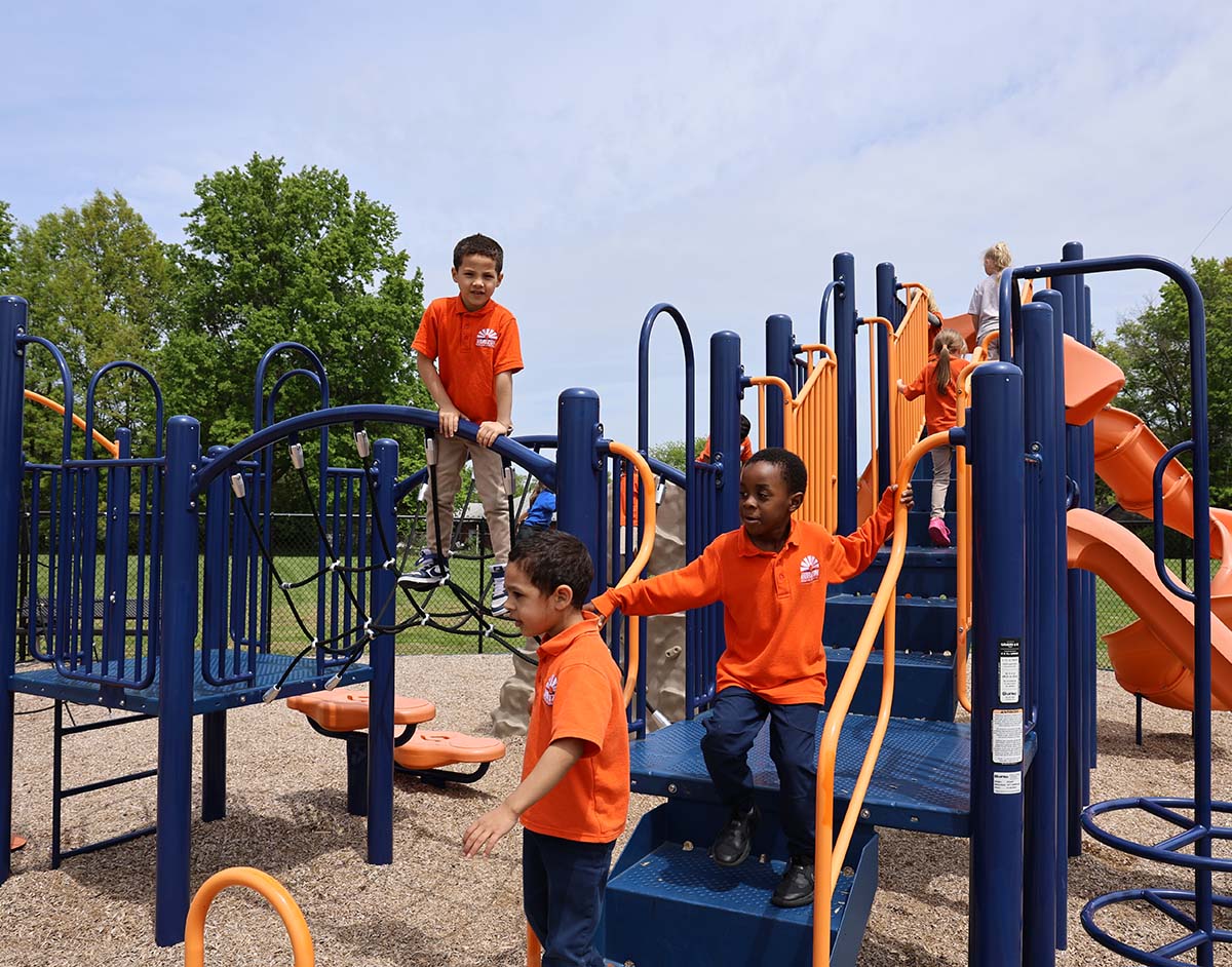 HSA Lorain South Students in a science fair.